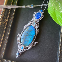 大粒ラブラドライト×2種類のレインボームーンストーン×カイヤナイトの