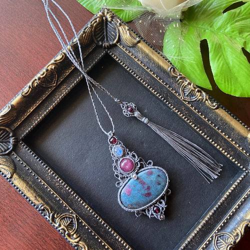 珍石】大粒ルビーインカイヤナイト×ルビー×ムーンストーンのマクラメ