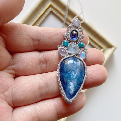 レインボームーンストーン　アメジスト　マクラメペンダント　ネックレス 虹色グラデーション☆高品質☆レインボームーンストーン マクラメ