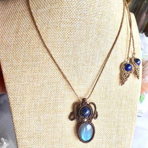 心強いあなたの味方♪ラピスラズリの天然石マクラメネックレス♪♪♪ ユニセックス♪ラピスラズリ天然石マクラメ編み ペアネックレス