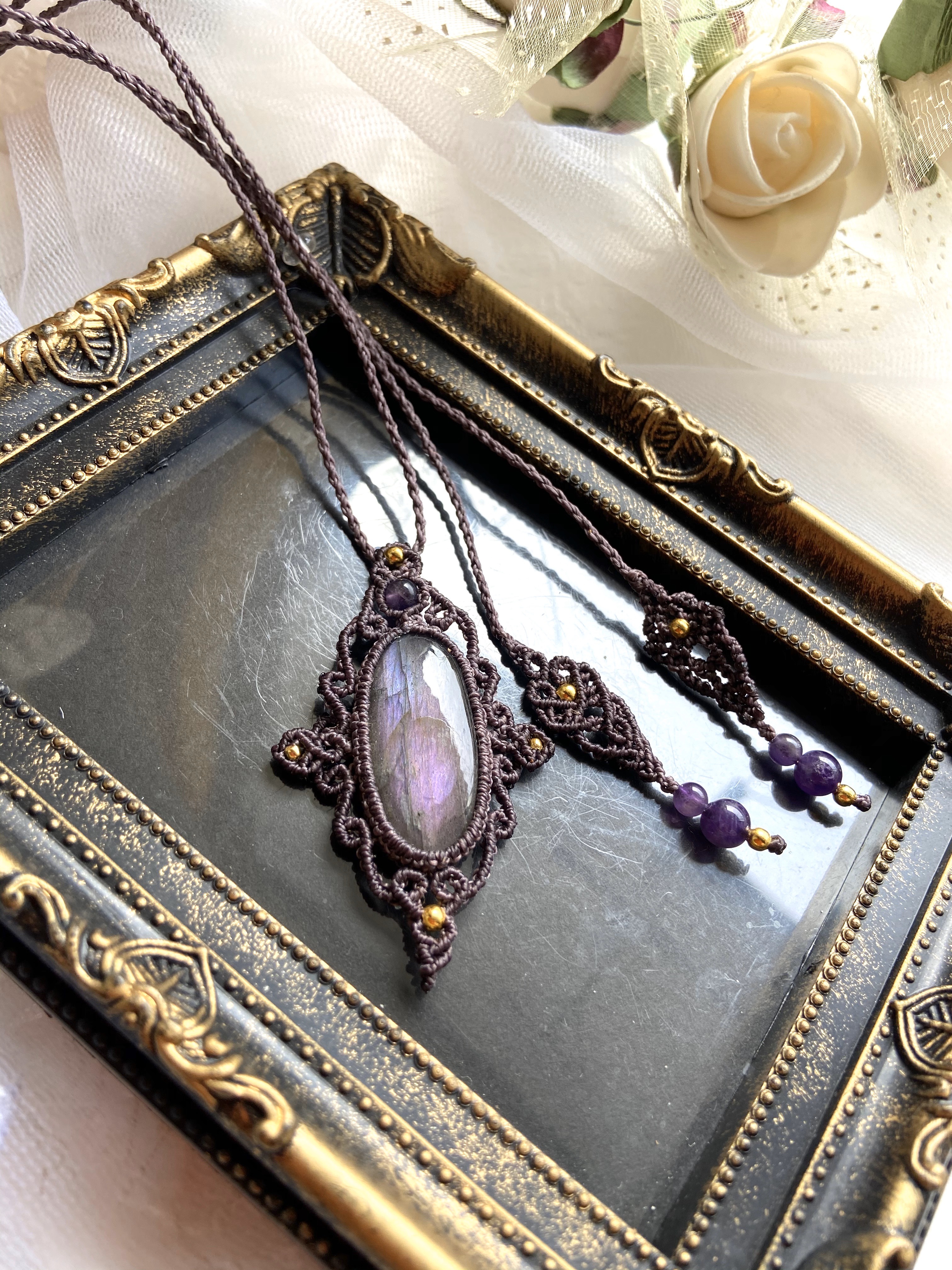 スプリングSALE❤】パープルラブラドライトとアメジストの装飾マクラメ