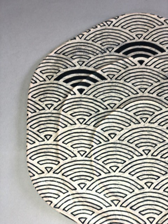 籐と和紙のうちわ　青海波 3枚目の画像