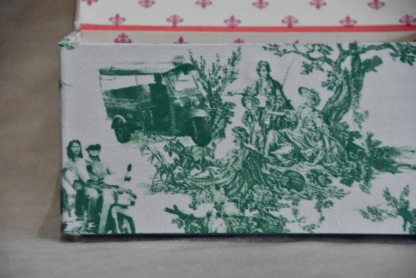 【カルトナージュ】バンコクで見つけた可愛い過ぎる生地で作ったマスクボックス　グリーン×ピンク 6枚目の画像