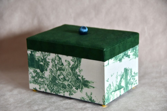 【カルトナージュ】バンコクで見つけた可愛い過ぎる生地で作ったインテリア小箱　Sサイズ　グリーン 2枚目の画像