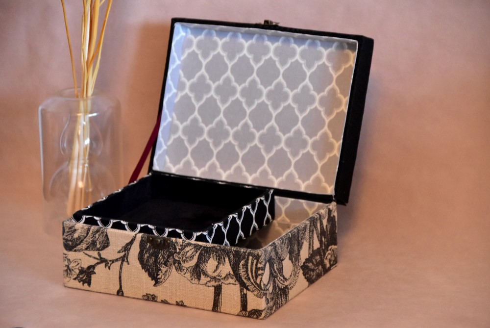 貴婦人のカルトナージュボックス　(ケースロック付き) 貴婦人のカルトナージュボックス (ケースロック付き) インテリア小物