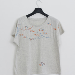 めだかTシャツ　（一点物　レディース　トップス　ドルマン　刺繍　綿100％） 1枚目の画像