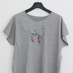 猫Tシャツ（一点物　レディース　トップス　ドルマン　刺繍　綿100％） 1枚目の画像