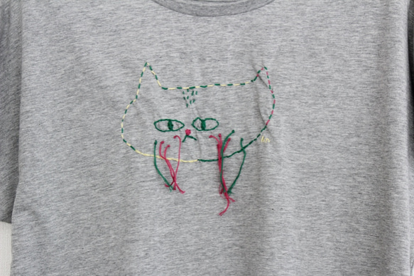猫Tシャツ（一点物　レディース　トップス　ドルマン　刺繍　綿100％） 3枚目の画像