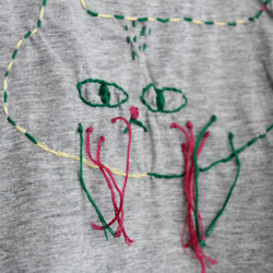 猫Tシャツ（一点物　レディース　トップス　ドルマン　刺繍　綿100％） 4枚目の画像