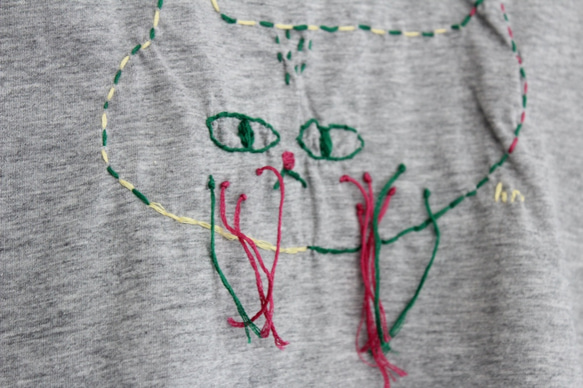 猫Tシャツ（一点物　レディース　トップス　ドルマン　刺繍　綿100％） 4枚目の画像