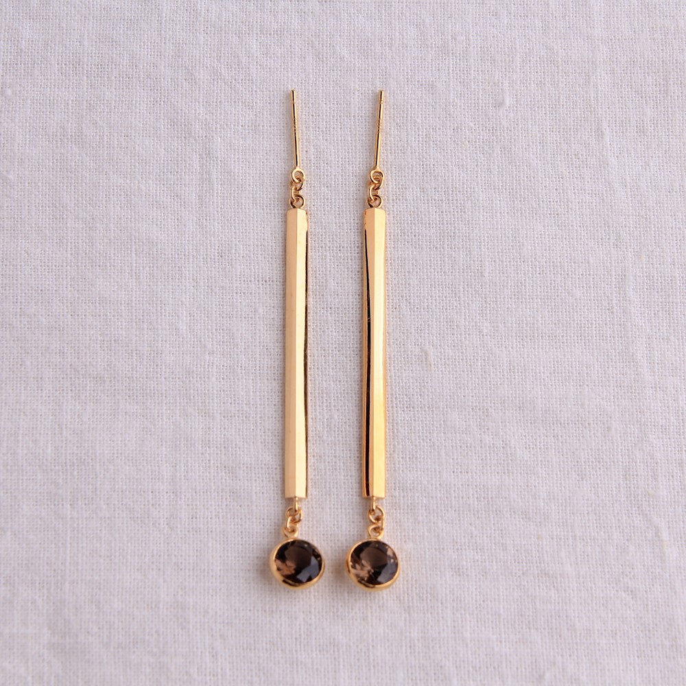 「ダークアイズ」ピアス、プリズム