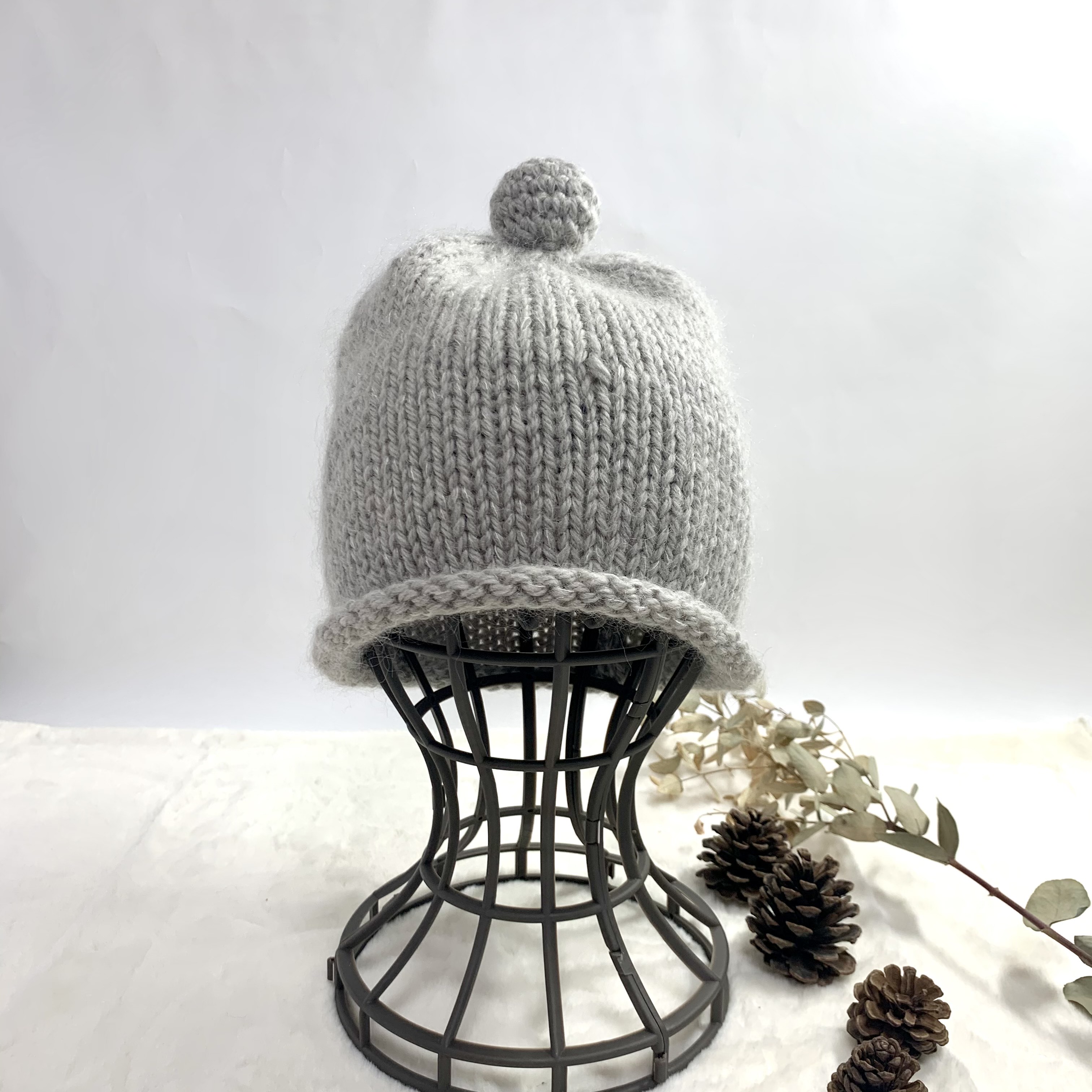 手作りニット帽ビーニー　　シルクリボン　アルパカ混　ボルドー　グレー