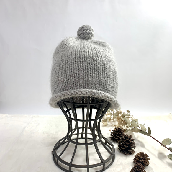 幾何学模様のニット帽 ポンポン付き 幾何学模様のニット帽 ポンポン付き