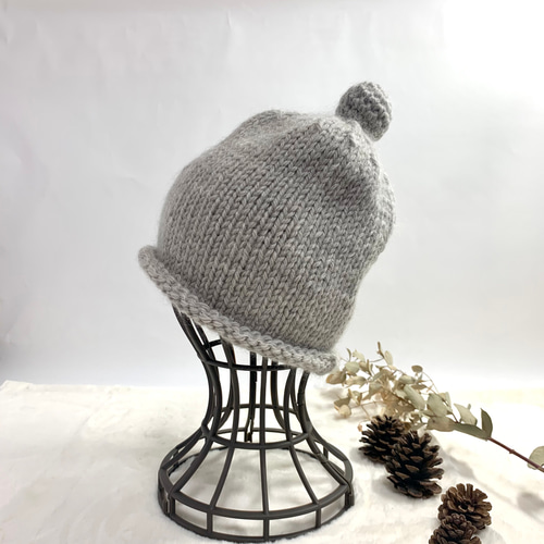 肌触りの良いボンボン付きニット帽 カシミヤ・アルパカ混 グレー