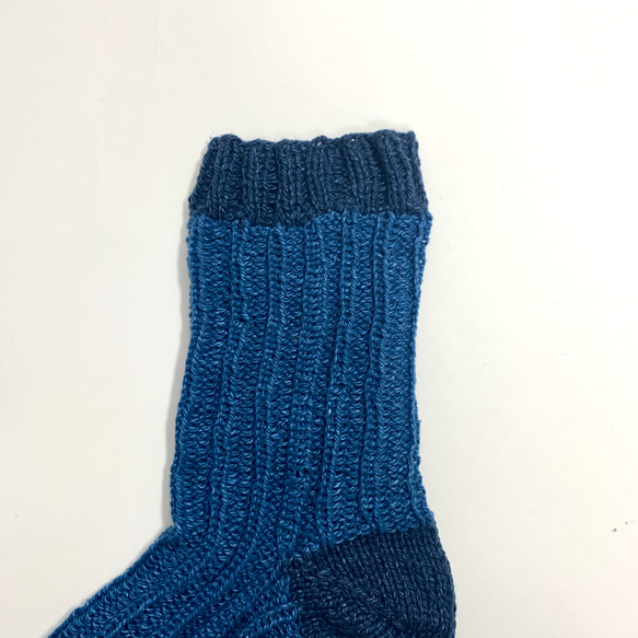デニム風コットンの手編み靴下　締め付けなし　左右色違い 3枚目の画像