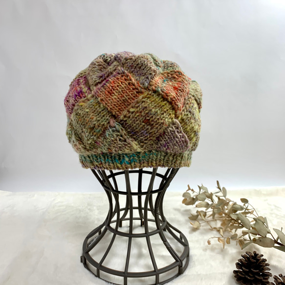 素朴な風合いのバスケット編みのベレー帽　手編み　段染め　イエロー系 3枚目の画像