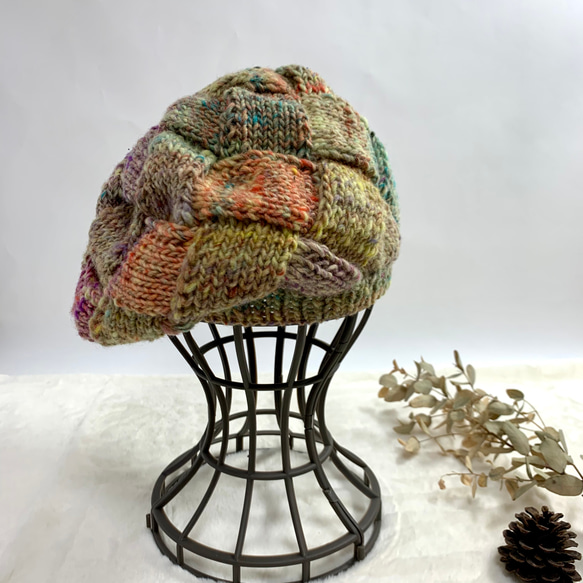 素朴な風合いのバスケット編みのベレー帽　手編み　段染め　イエロー系 5枚目の画像
