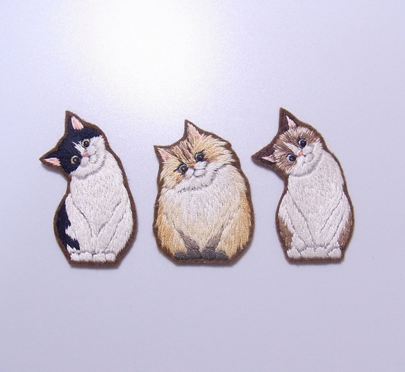 はてな？ねこブローチ ＊猫 ＊刺繍 ＊猫の日 ブローチ