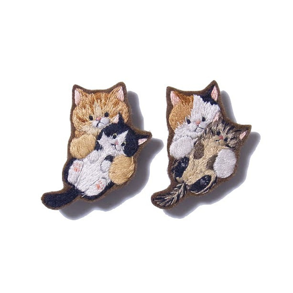 ねことねこ ”ブローチ ＊刺繍 ＊猫の日 ブローチ chic_chic_cat