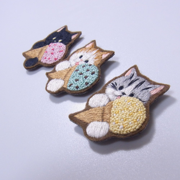 ねことアイスブローチ　＊猫　＊刺繍　＊夏　＊アイスクリーム 2枚目の画像