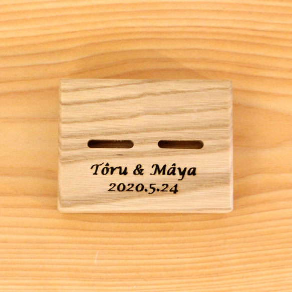 四角いリングスタンド（クリ・拭き漆）名入れ・記念日刻印【ハレの日に木のぬくもりを】シンプルな木製リングピロー 5枚目の画像