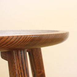 手彫りの丸テーブル・組立式(クリ・拭き漆)【受注制作】 6枚目の画像