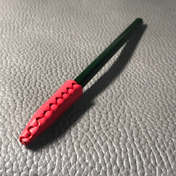 鉛筆キャップ [革組子]：赤×赤　イタリアンカーフレザー 1枚目の画像