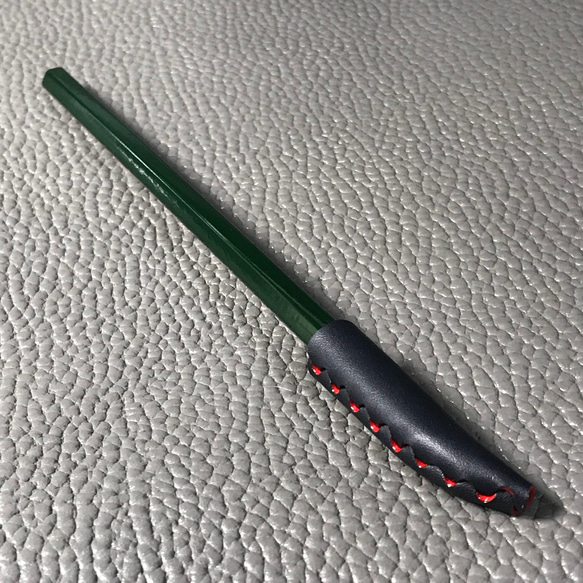 鉛筆キャップ [革組子]：濃紺×赤　イタリアンカーフレザー 1枚目の画像