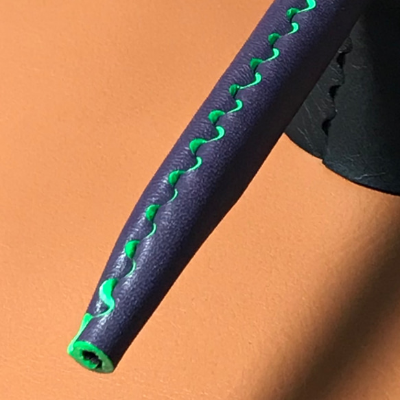 本革 １本挿し 鉛筆ケース・シングル[革組子]：紫／蛍光グリーン 4枚目の画像