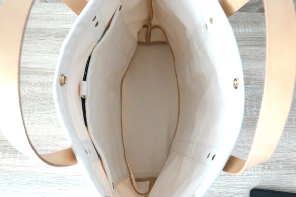 帆布（キャンバス）×イタリア製レザー（本革）のトートバッグ 4枚目の画像