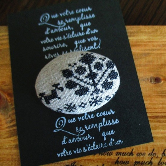 東欧刺繍ブローチ（リネン生地にルーマニア模様） 2枚目の画像