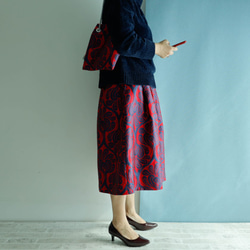 中長 70 厘米長 Covent Garden Kimagure 系列 - 帶有中度瘋狂錦緞圖案的中長裙 第5張的照片
