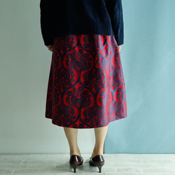 中長 70 厘米長 Covent Garden Kimagure 系列 - 帶有中度瘋狂錦緞圖案的中長裙 第6張的照片