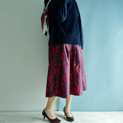 中長 70 厘米長 Covent Garden Kimagure 系列 - 帶有中度瘋狂錦緞圖案的中長裙 第7張的照片