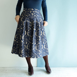 中長 70 厘米長 Covent Garden 灰色 Kimagure 系列錦緞中長半身裙 第1張的照片