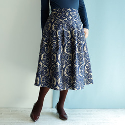 中長 70 厘米長 Covent Garden 灰色 Kimagure 系列錦緞中長半身裙 第9張的照片