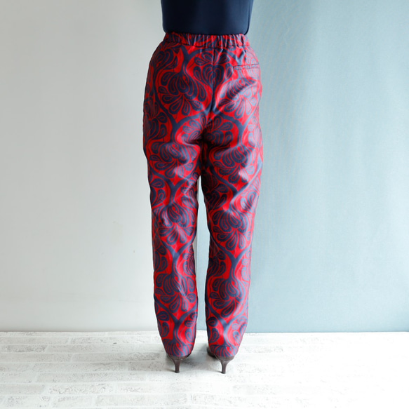 Covent Garden - 寬鬆的錐形褲廚師褲，帶有適度瘋狂的錦緞圖案 第10張的照片