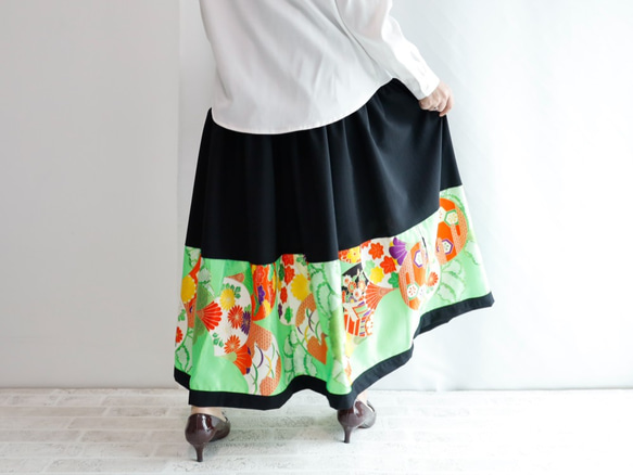 Sold HAREGI SKIRT -ビンテージの着物地を使ったフレアスカート [ロング] 着物リメイク １点物 9枚目の画像