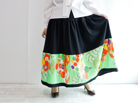 Sold HAREGI SKIRT -ビンテージの着物地を使ったフレアスカート [ロング] 着物リメイク １点物 1枚目の画像