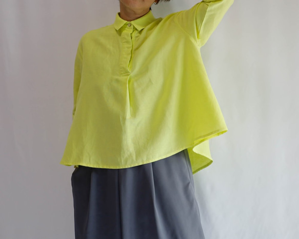 Front Tuck Shirt Yellow Soft Linen 寬鬆的廓形看起來很整潔 第9張的照片