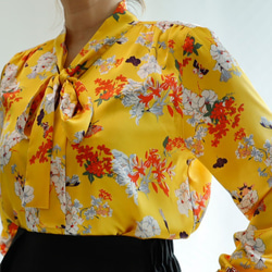 領結襯衫 - 和服般的黃色緞紋印花 - 只需一件！為您的新生活帶來整潔時尚的外觀！ 第1張的照片