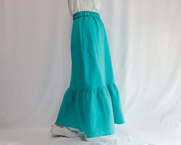 柔軟的亞麻綠色分層裙長款也適合層間協調 第8張的照片