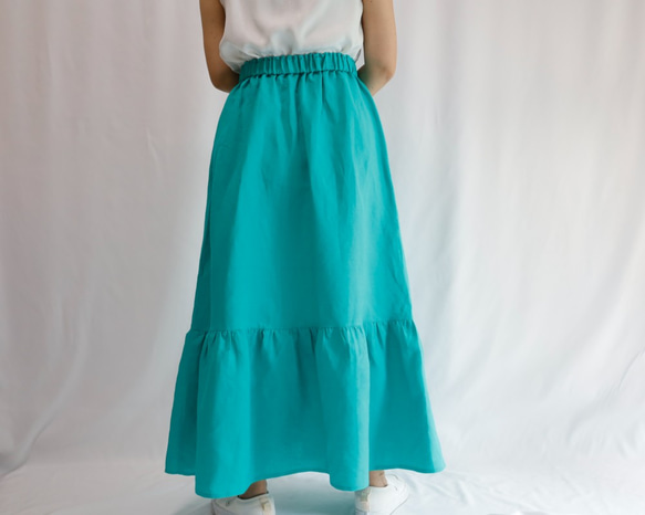 柔軟的亞麻綠色分層裙長款也適合層間協調 第9張的照片