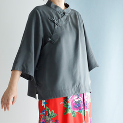 チャイナカラーブラウス チャコール　シノワズリな衿元　ゆったりデザイン 香港迷 1枚でキマるおしゃれ感が◎ 2枚目の画像