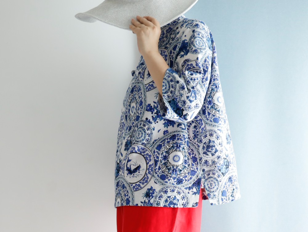 チャイナカラーブラウス ブルー　シノワズリな衿元　ゆったりデザイン 香港迷 1枚でキマるおしゃれ感が◎