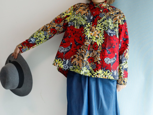 前襟襯衫，非洲印花，俐落輕鬆的輪廓 第2張的照片