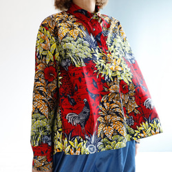 フロントタックシャツ アフリカンプリント  きちんと見えのリラックスシルエット 3枚目の画像