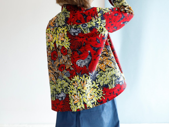 前襟襯衫，非洲印花，俐落輕鬆的輪廓 第5張的照片