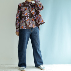 フロントタックシャツ アフリカンプリント  きちんと見えのリラックスシルエット 秋のおしゃれも元気に！ 10枚目の画像