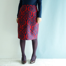 Covent Garden－帥氣的緊身裙，帶有錦緞圖案，給人一種適度的涼爽感。 第1張的照片